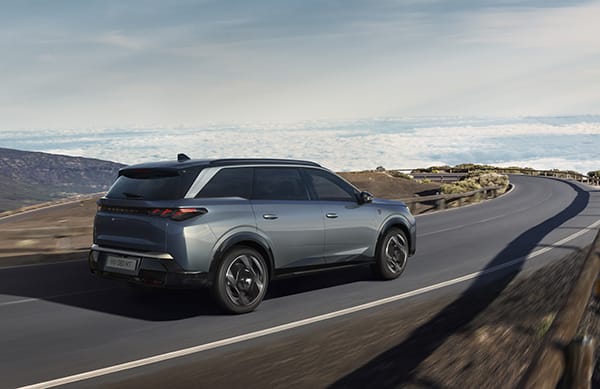 Peugeot 5008 Copyright Cédric Viollet @ ContinentalProductions