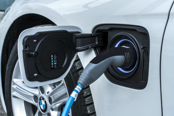 Charge BMW 330e _ photo BMW Charge BMW 330e _ photo BMW