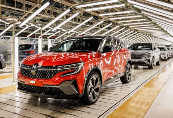 Renault : pas d’hybride fabriquée en France